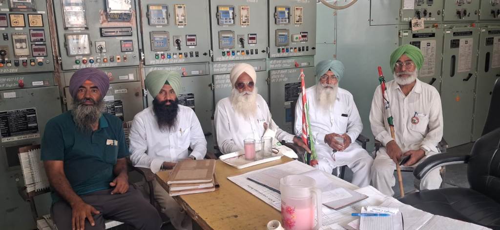 Government claims of providing eight hours of electricity have been exposed Farmers submit a demand letter to SDO